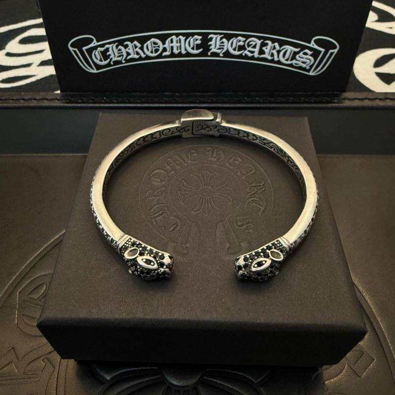 Ch*0me He**ts bracelets